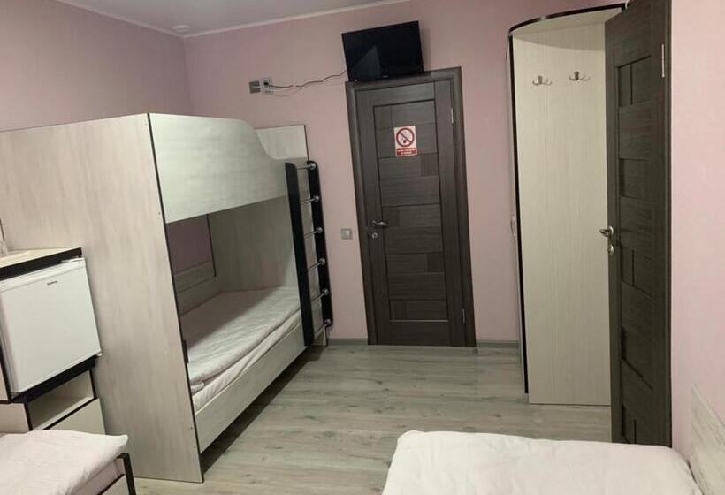 اتاق استاندارد چهار تخته, Guest House Max