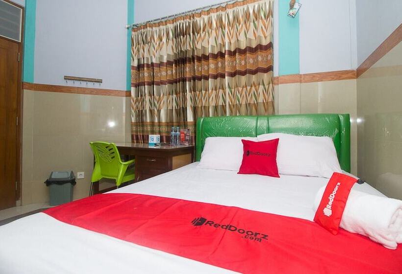 Номер Стандарт, Reddoorz Syariah Near Alun Alun Bojonegoro
