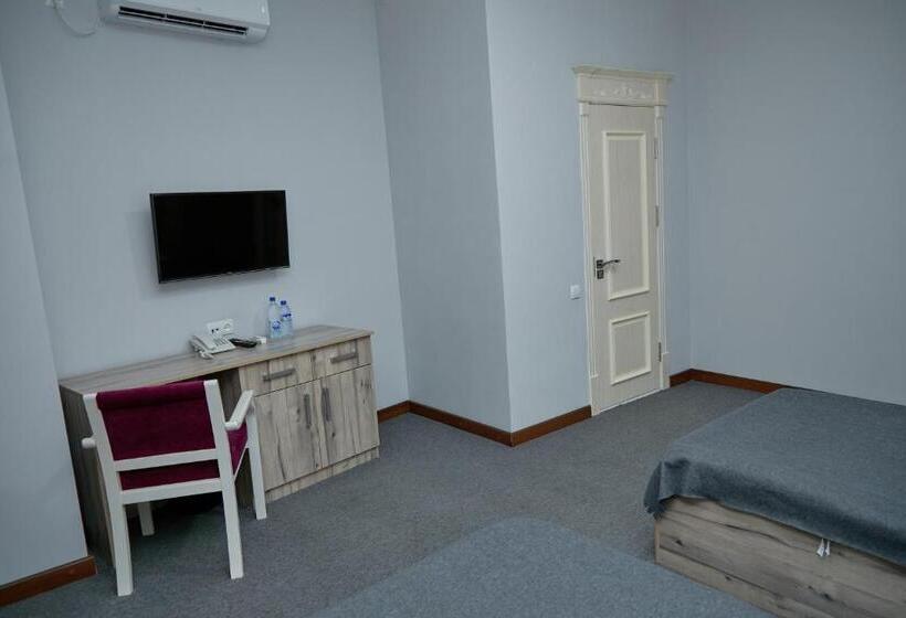 Номер Deluxe, Muqaddas