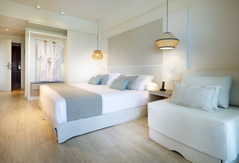 Номер Deluxe Вид на Бассейн, The Signature Level At Grand Palladium Sicilia Resort & Spa