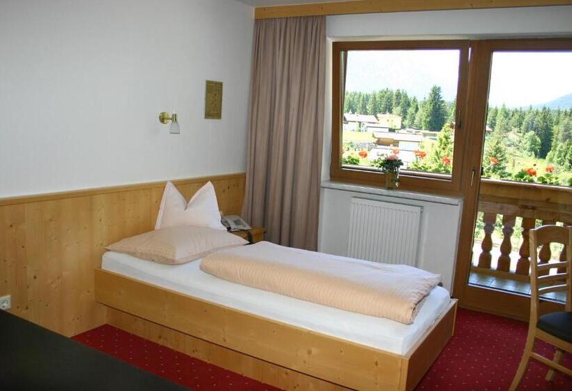 اتاق استاندارد یک نفره, Hochland