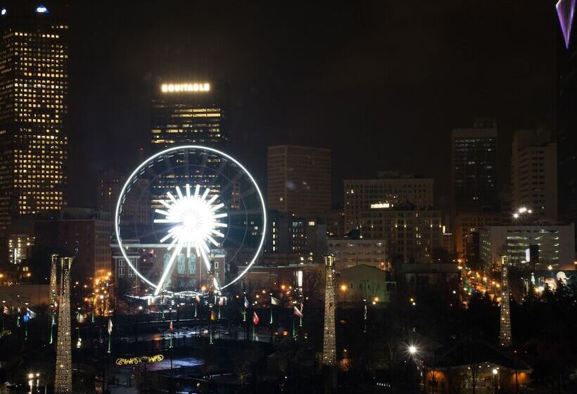 Люкс Адаптированный для Инвалидов, Embassy Suites By Hilton Atlanta At Centennial Olympic Park