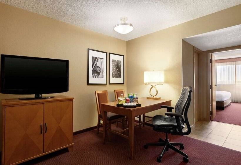 Люкс Премиум, Embassy Suites By Hilton Kansas City International Airport