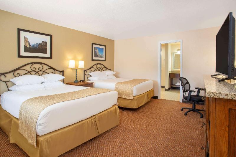 Номер Стандарт, Travelodge By Wyndham Hawthorne
