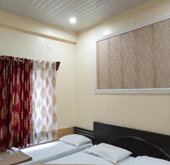 Quarto Triplo Deluxe, Yogiraj