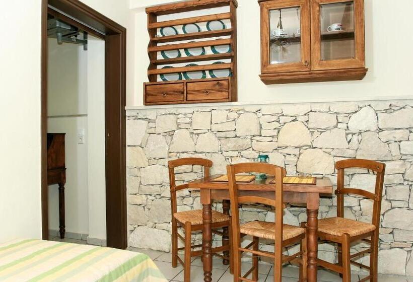 Апартаменты 1 Спальня Вид на Бассейн, Villa Andreas