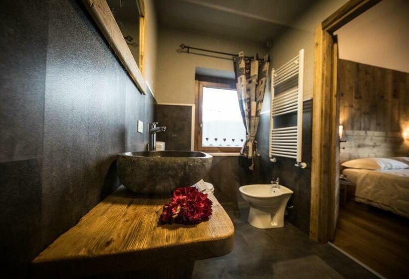 سوئیت جونیور با چشم‌انداز کوهستان, Chalet Saintbarthelemy