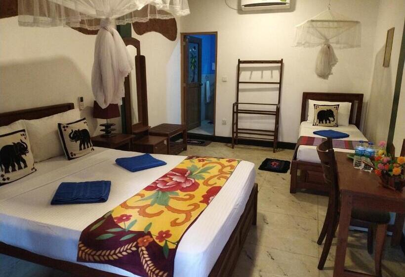 اتاق استاندارد سه تخته با چشم‌انداز باغ, The Nature Park Villa