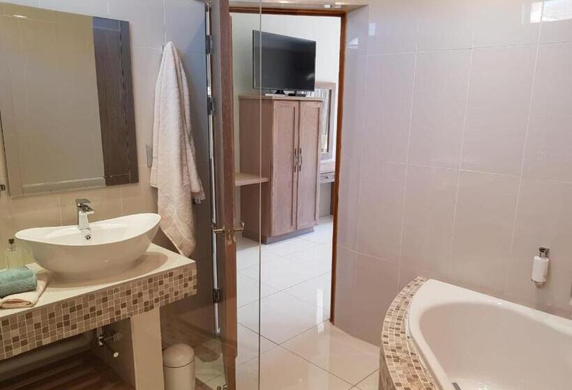 Люкс Deluxe Кровать Кинг, Willow Manor