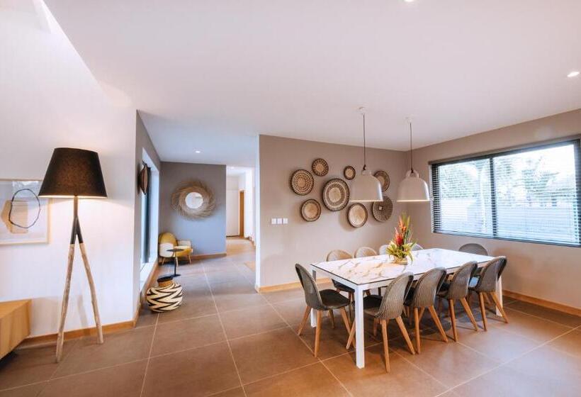 ویلای 4 خوابه, Mythic Suites & Villas