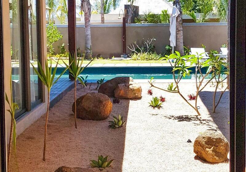 ویلای 4 خوابه, Mythic Suites & Villas