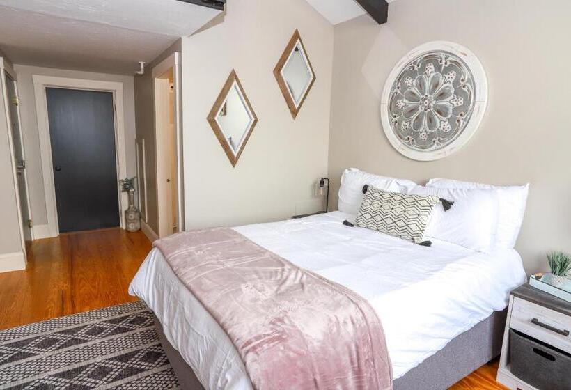 Семейный Номер, Gunstock Inn & Suites