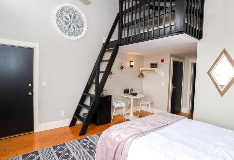 Семейный Номер, Gunstock Inn & Suites