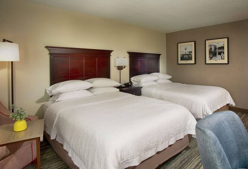 带2个双人床的标准工作室, Hampton Inn Collierville