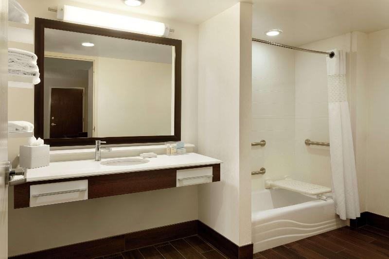 스위트, Hampton Inn & Suites Springdale