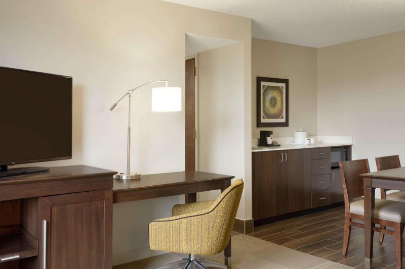 스위트, Hampton Inn & Suites Springdale