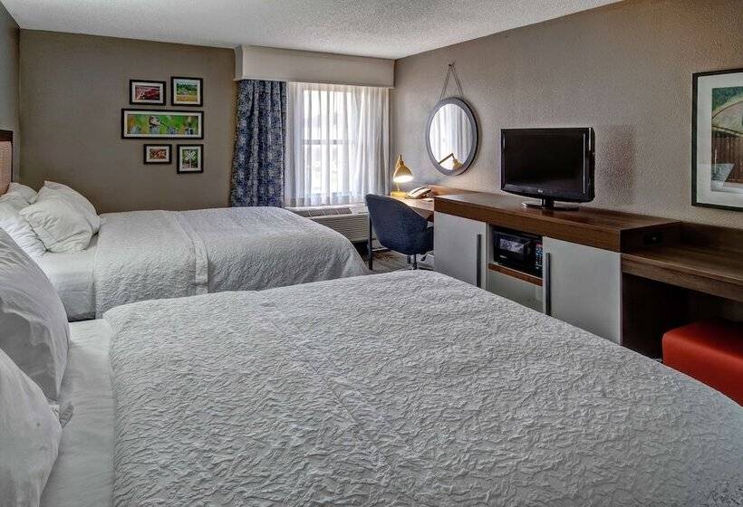带2个双人床的标准工作室, Hampton Inn Tullahoma