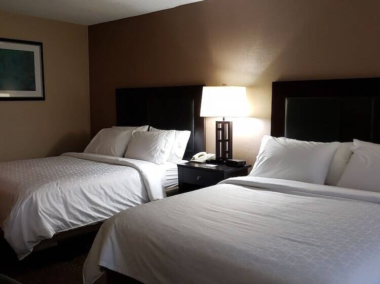 Номер Стандарт 2 Двуспальные Кровати, Holiday Inn Express Detroit Birmingham, An Ihg