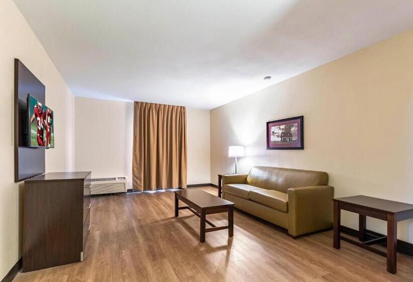 带大床的套房, Red Roof Inn Plus & Suites Houston   Iah Airport Sw