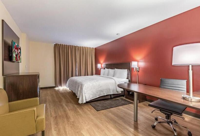 带大床的高级房间, Red Roof Inn Plus & Suites Houston   Iah Airport Sw