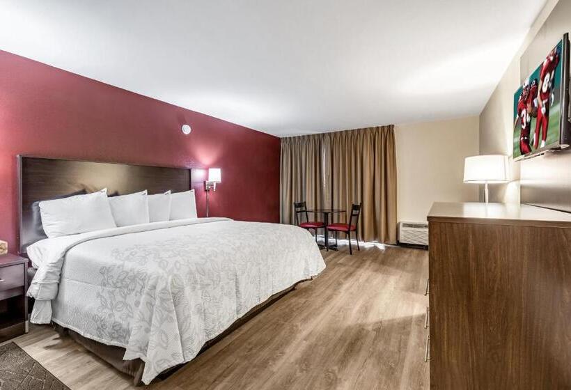 带大床的豪华间, Red Roof Inn Plus & Suites Houston   Iah Airport Sw