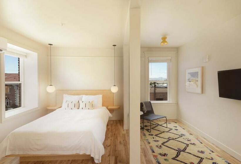 اتاق لوکس, The Jesse Hotel & Bar