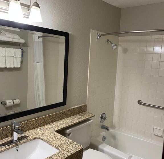 디럭스 스위트, Days Inn & Suites By Wyndham Des Moines Airport