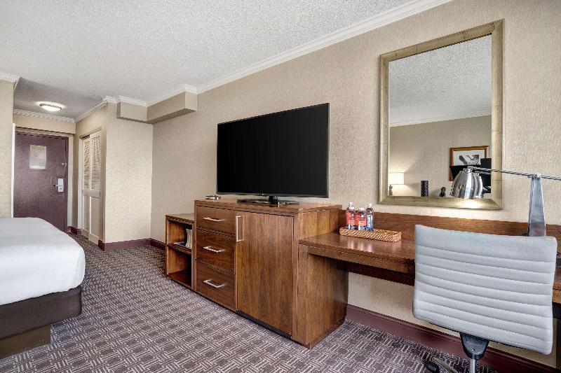 Стандартный Номер Кровать Кинг, Hilton Arlington National Landing