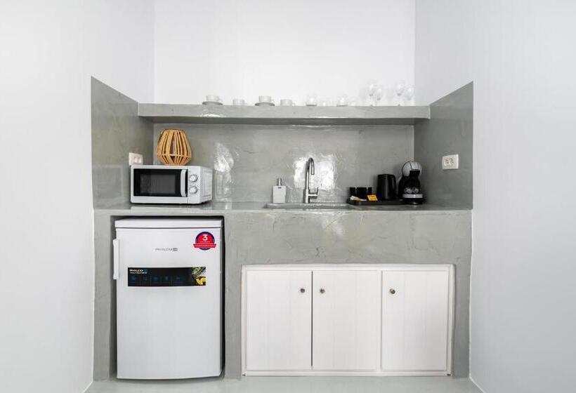 Люкс Deluxe Кровать Кинг, Aerenia Luxury Suites