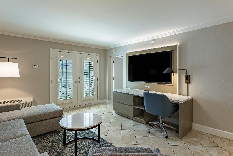 带大床的套房, Crowne Plaza Orlando Downtown, An Ihg
