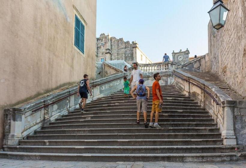 スタンダードルーム, The Heart Of Dubrovnik