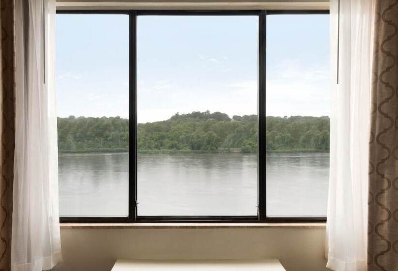 장애인을 위한 스위트, Holiday Inn Hotel & Suites Council Bluffs, An Ihg