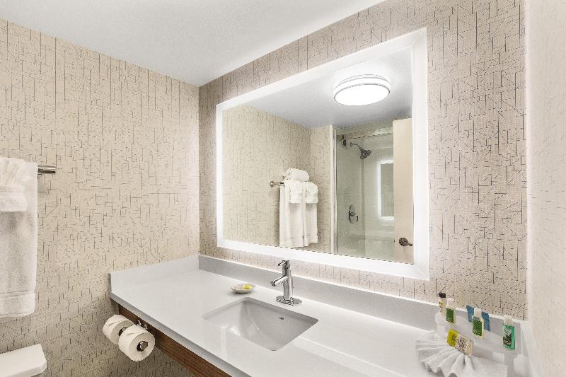 Люкс Кровать Кинг, Holiday Inn Express & Suites Tacoma, An Ihg