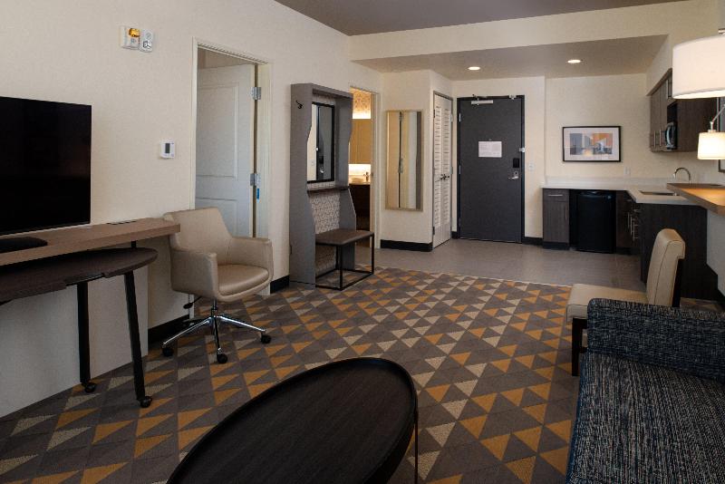 带大床的套房, Holiday Inn & Suites   Idaho Falls, An Ihg