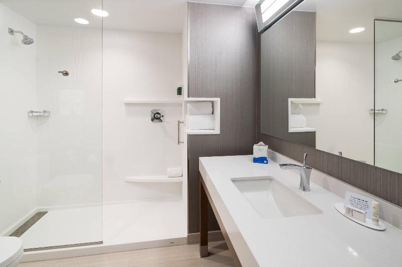 اتاق استاندارد با تخت بزرگ, Courtyard By Marriott Hilton Head Island