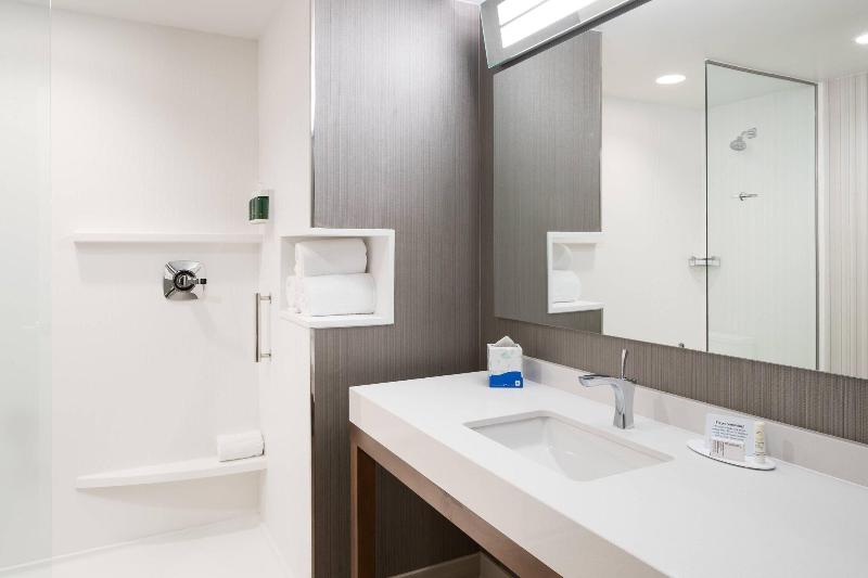 اتاق استاندارد با تخت بزرگ, Courtyard By Marriott Hilton Head Island
