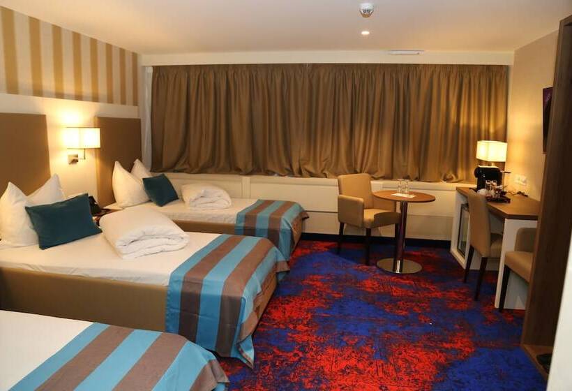Номер Стандарт Трехместный, My Home Hotel   Free Parking