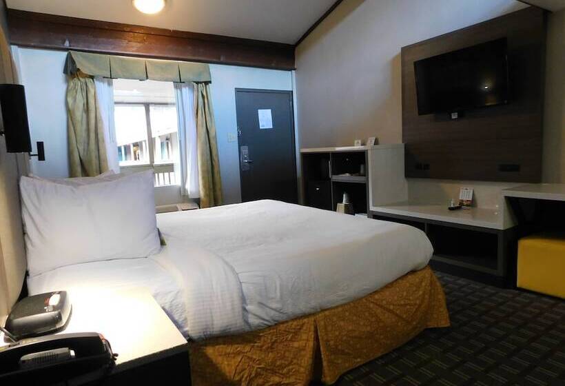 Suite, Days Inn & Suites By Wyndham Downtown Gatlinburg Parkway