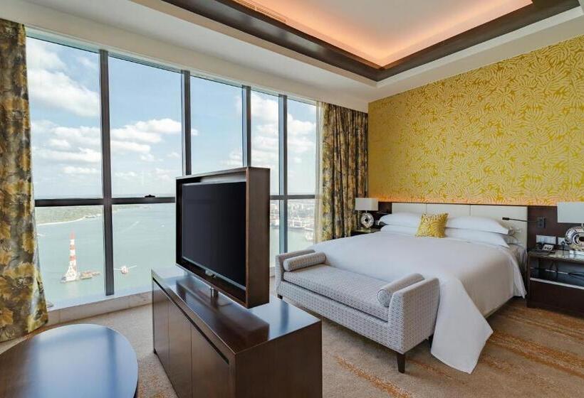 سوئیت رویال, Johari Rotana