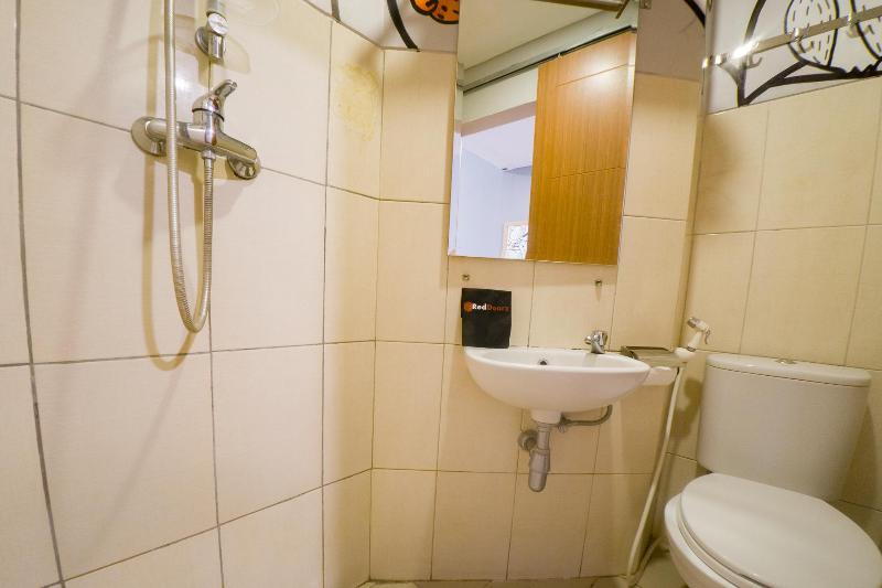 Номер Стандарт, Reddoorz Apartment Near Bundaran Satelit Surabaya
