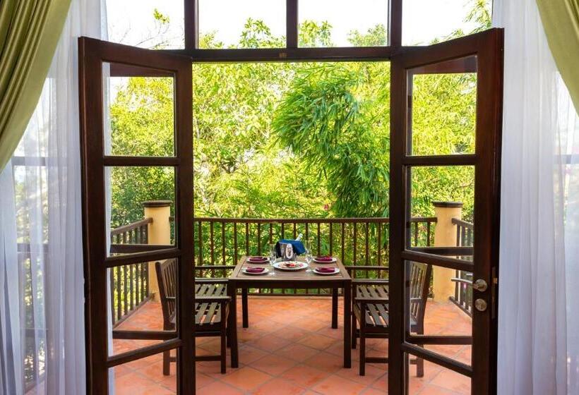 اتاق استاندارد سه تخته با چشم‌انداز استخر, White Sand Resort Mui Ne