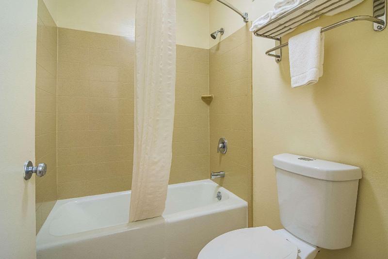 스탠다드 룸, Econo Lodge Research Triangle Park