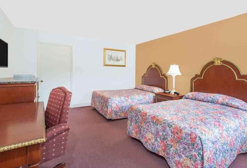 Номер Стандарт 2 Двуспальные Кровати, Knights Inn Emporia