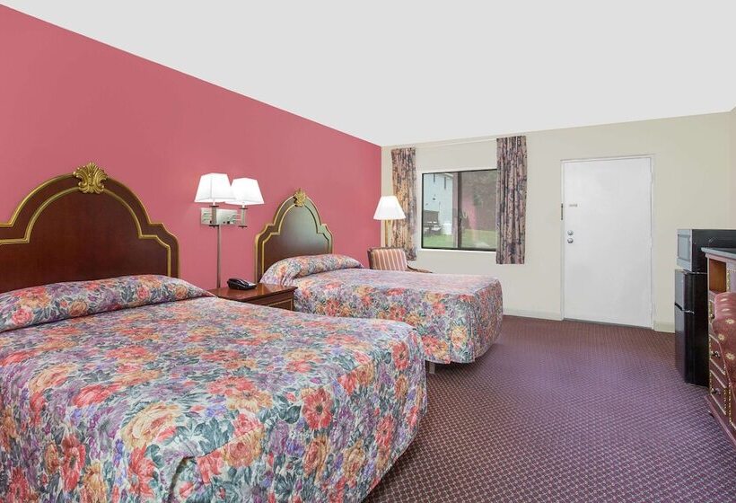 Номер Стандарт 2 Двуспальные Кровати, Knights Inn Emporia