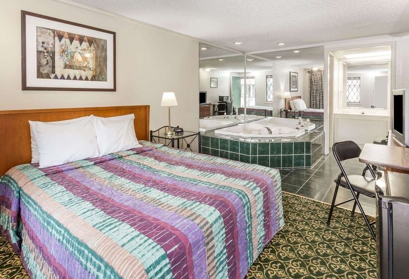 Люкс с гидромассажем, Knights Inn Racine