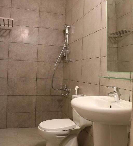اتاق لوکس سه تخته, Nomads Hotel Petra