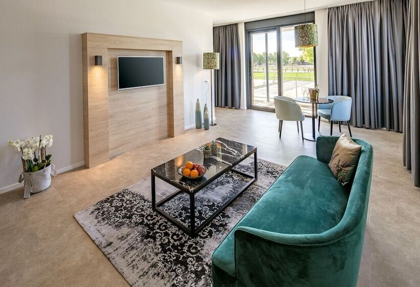 Suite with Balcony, 46