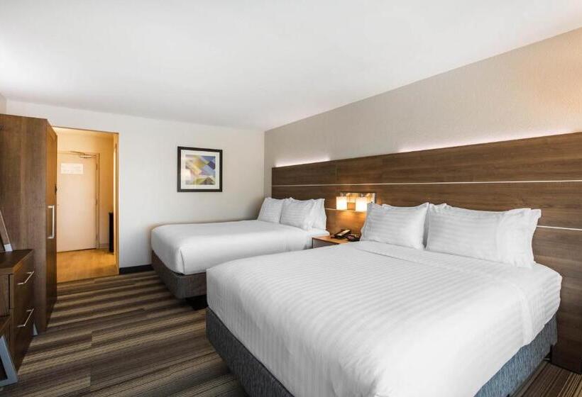 Номер Стандарт Адаптированный для Инвалидов, Holiday Inn Express & Suites Ludington, An Ihg