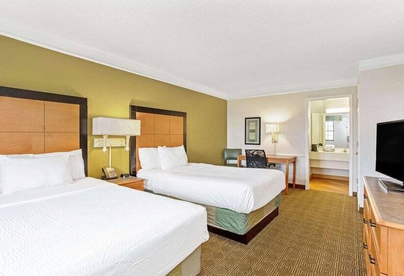 اتاق لوکس, La Quinta Inn By Wyndham Orlando Airport West