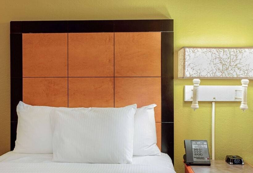 اتاق لوکس, La Quinta Inn By Wyndham Orlando Airport West